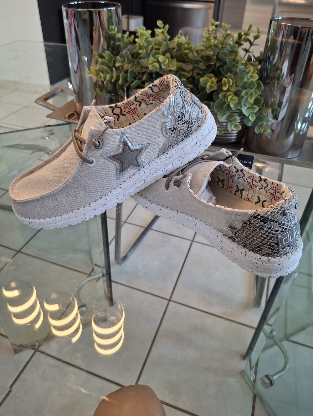 Casual Light Creqm  Slip-On Sneakers with Star Accent